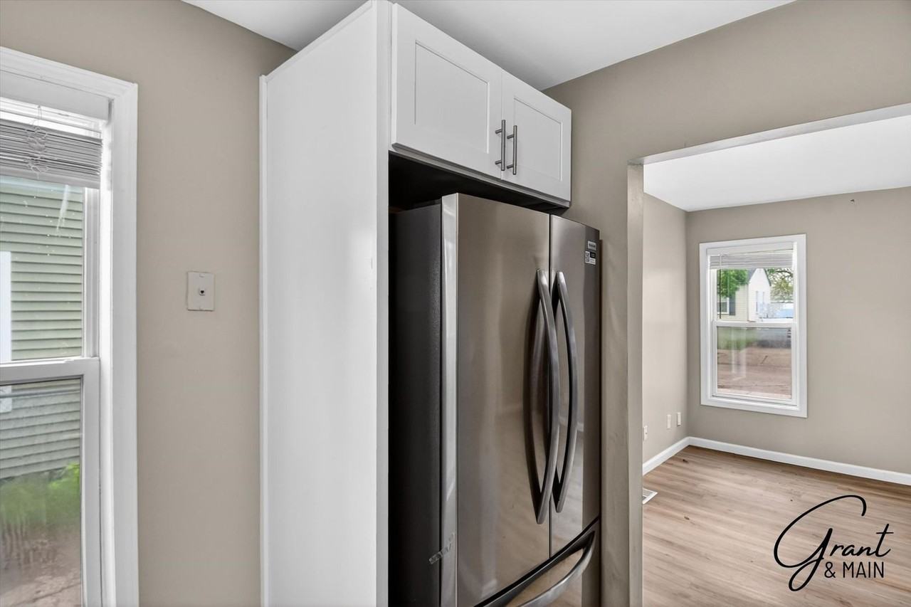 11319 Chalmers Ave - Photo 7 of 22