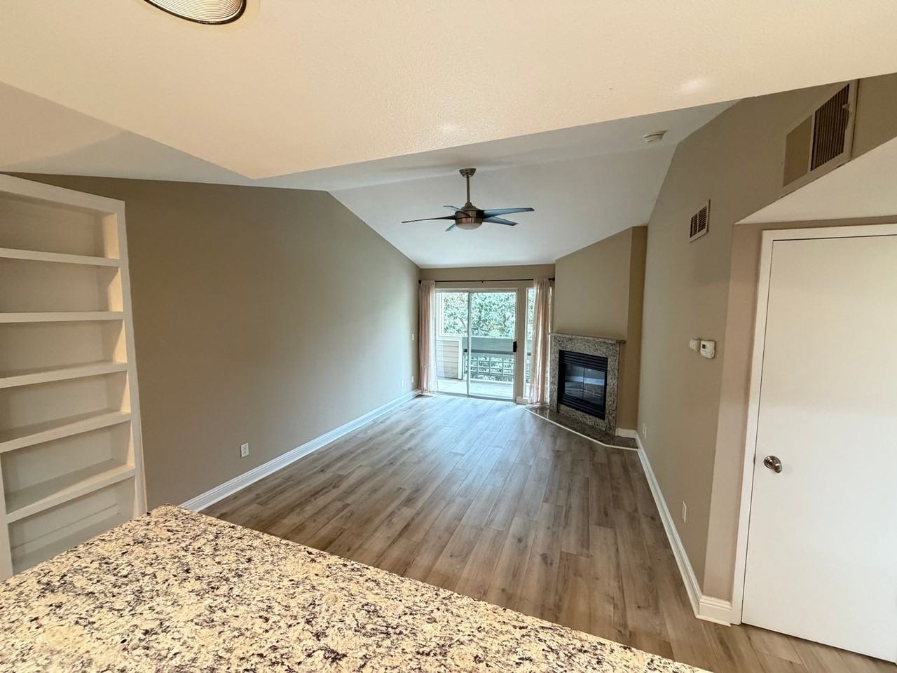 2560 Oak Rd #321 - Photo 6 of 18