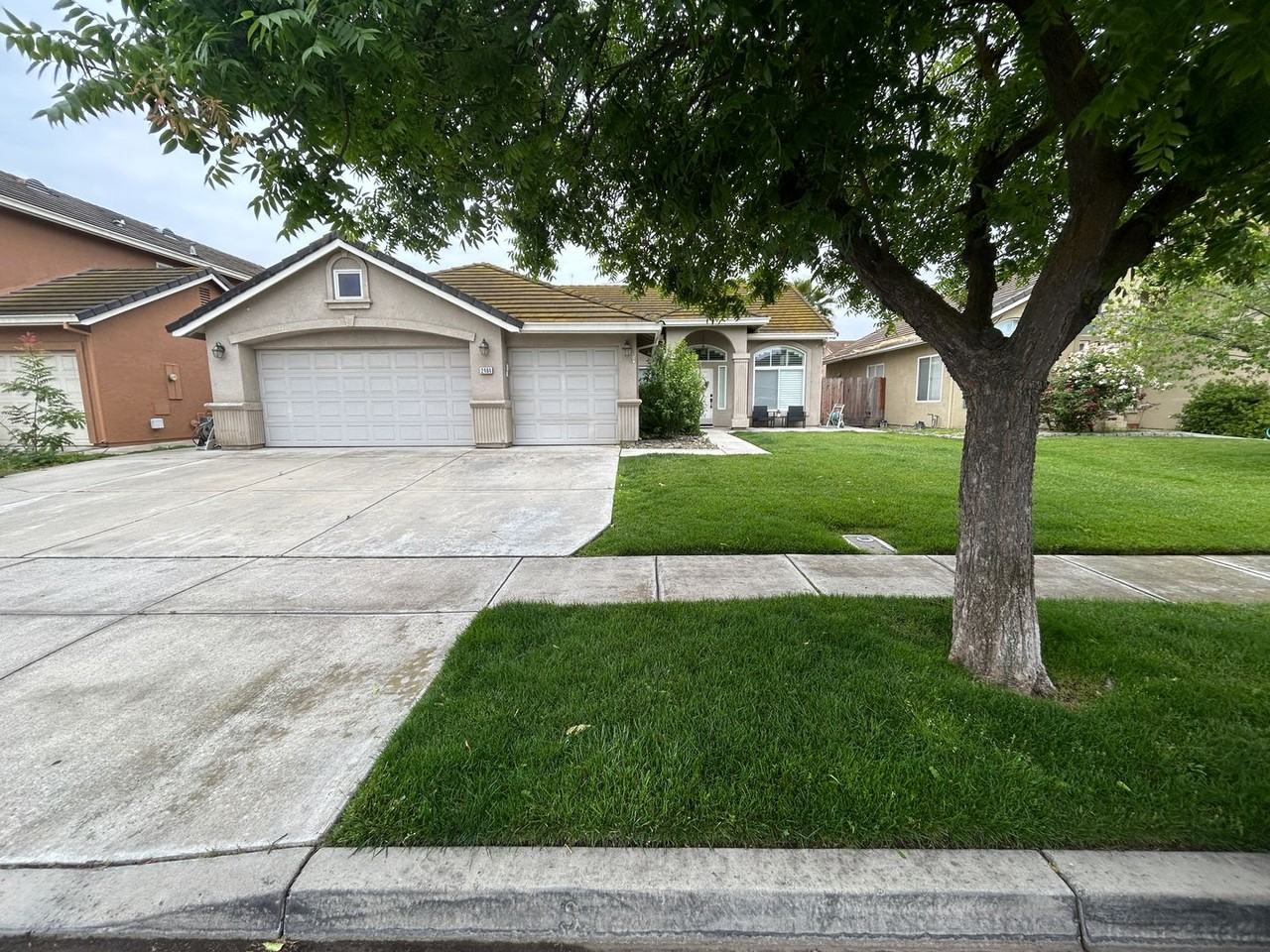 2464 Oak Crest Dr - Photo 3 of 7