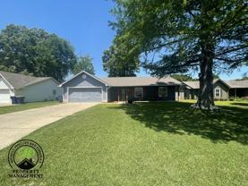 32 Park Cir - Photo 1 of 1