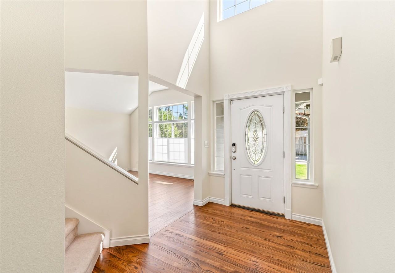 2811 Dayton Ave Ne - Photo 3 of 29