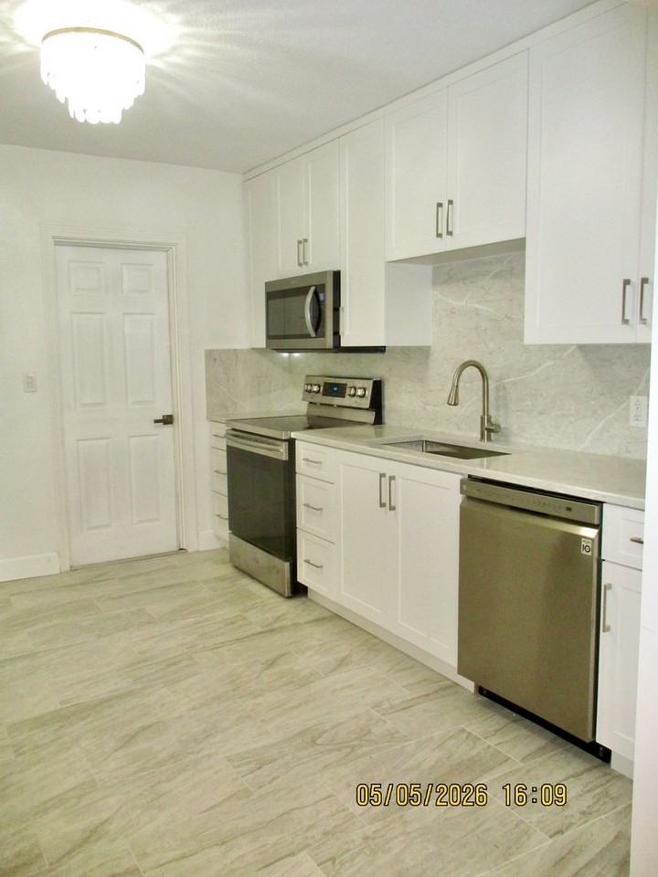 921 Daytona Ave - Photo 2 of 16