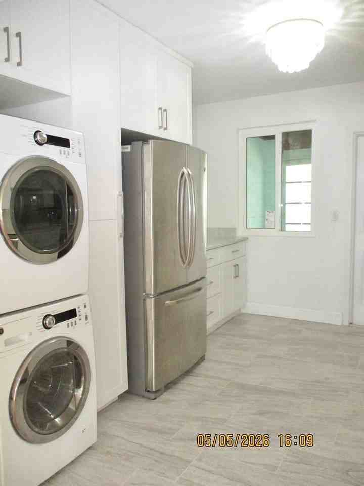 921 Daytona Ave - Photo 3 of 16