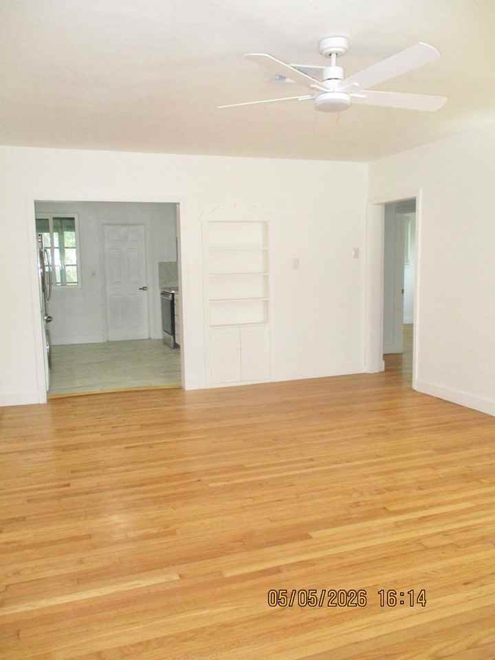 921 Daytona Ave - Photo 4 of 16