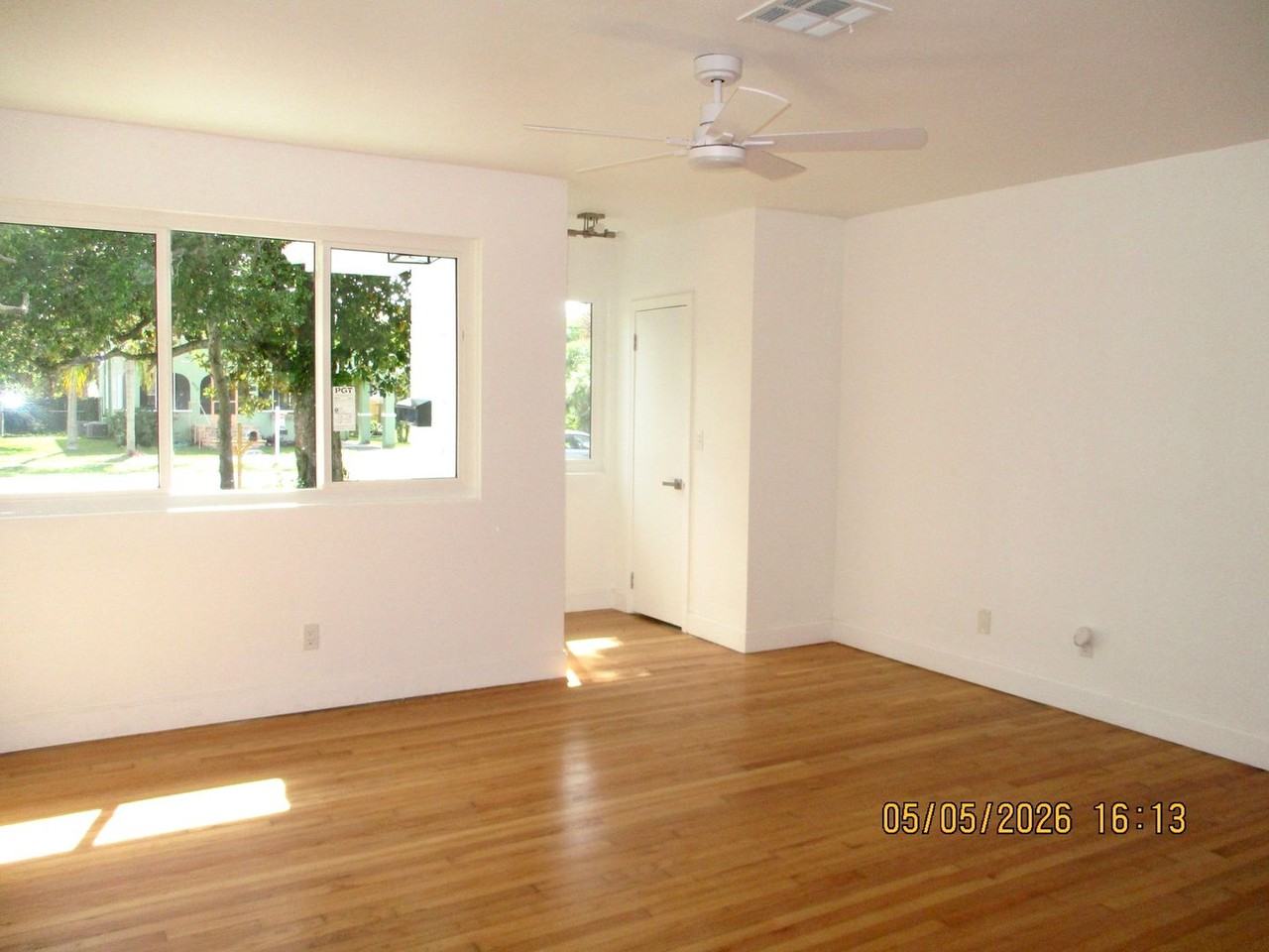 921 Daytona Ave - Photo 5 of 16