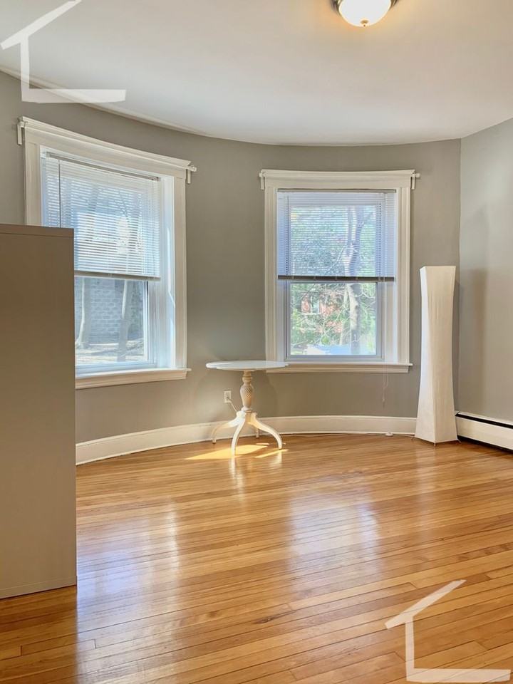 168 Winthrop St - Photo 3 of 7