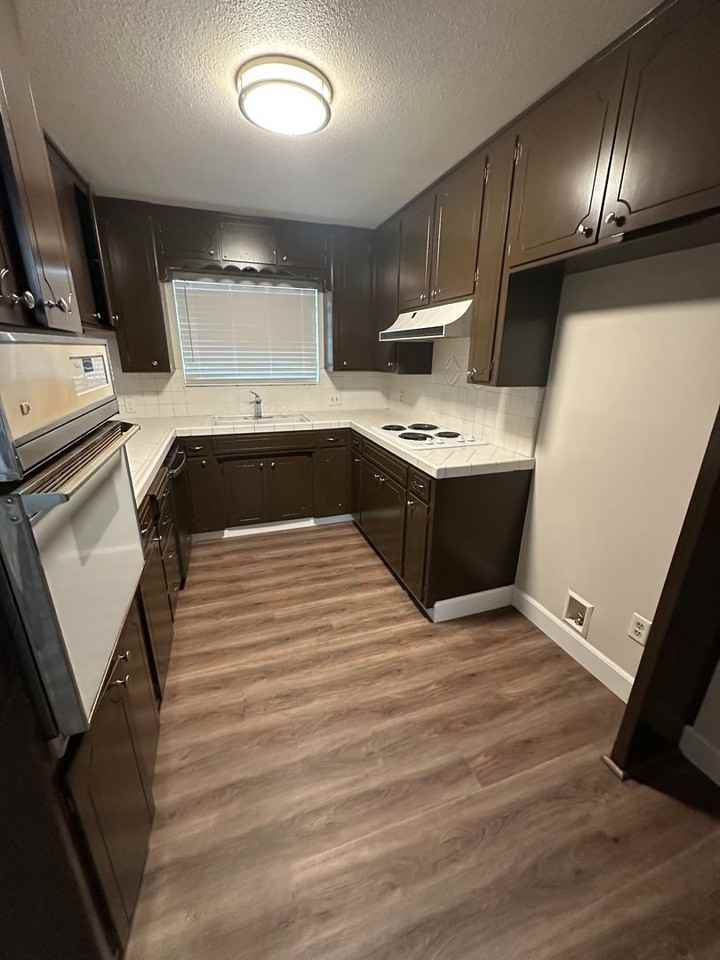1449 Pulaski Way - Photo 6 of 8