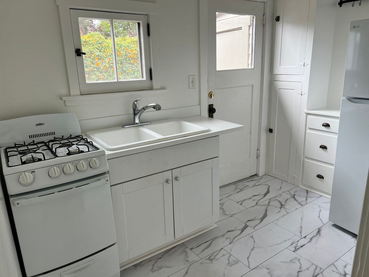 411 E Anapamu St - Photo 6 of 7
