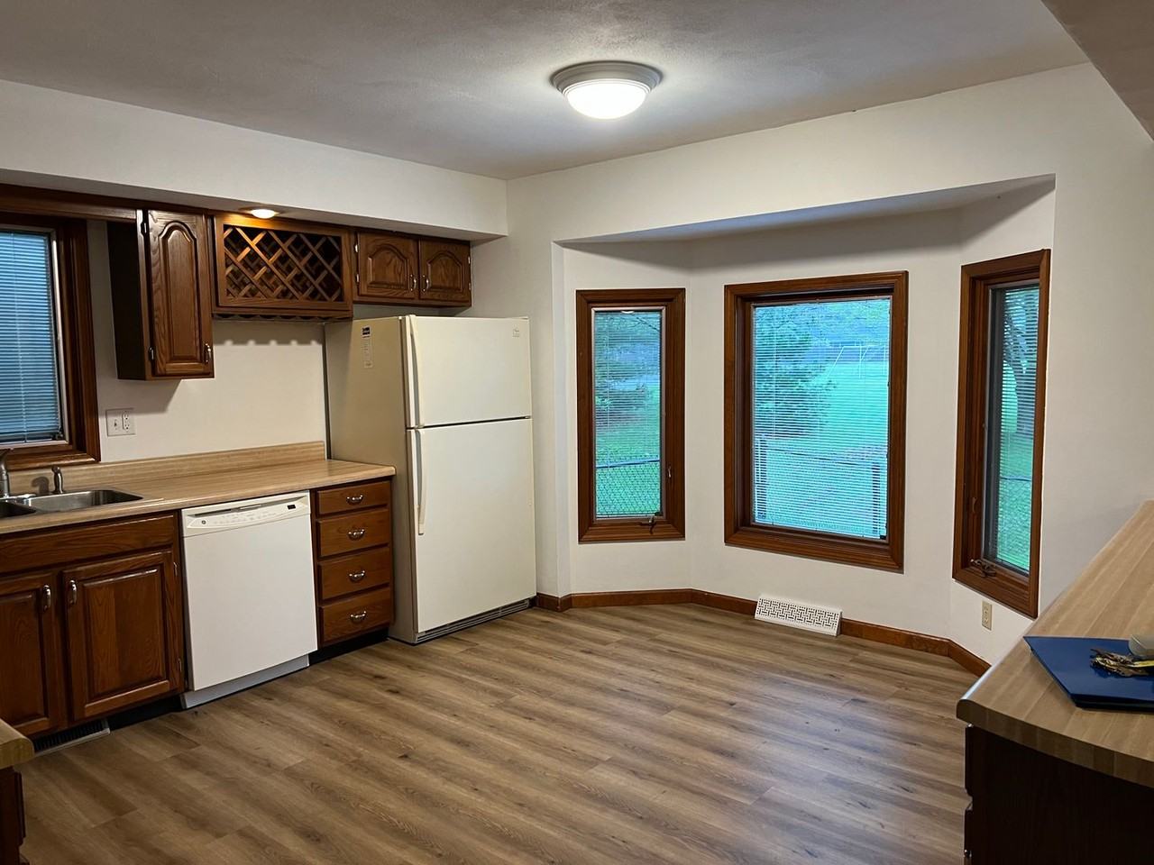 2541 Winfield Dr - Photo 5 of 16