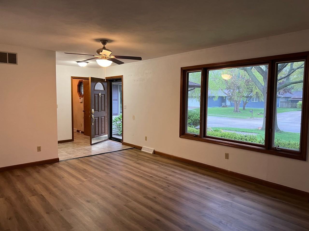 2541 Winfield Dr - Photo 6 of 16