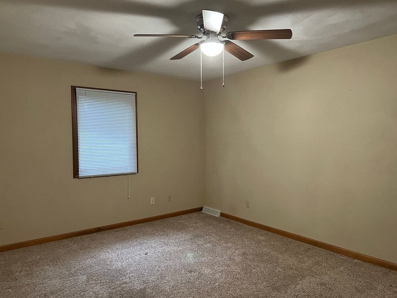 2541 Winfield Dr - Photo 3 of 16