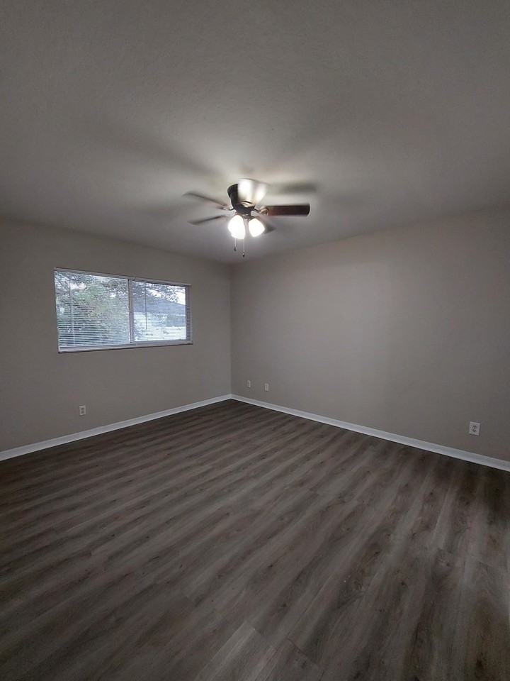 1820 Ne 19th Pl #1 - Photo 5 of 13