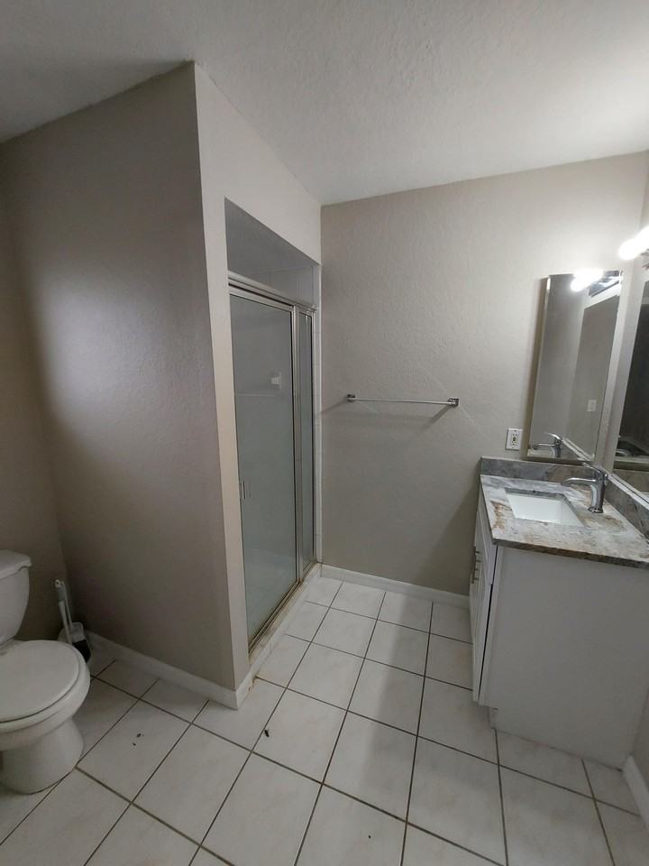 1820 Ne 19th Pl #1 - Photo 6 of 13
