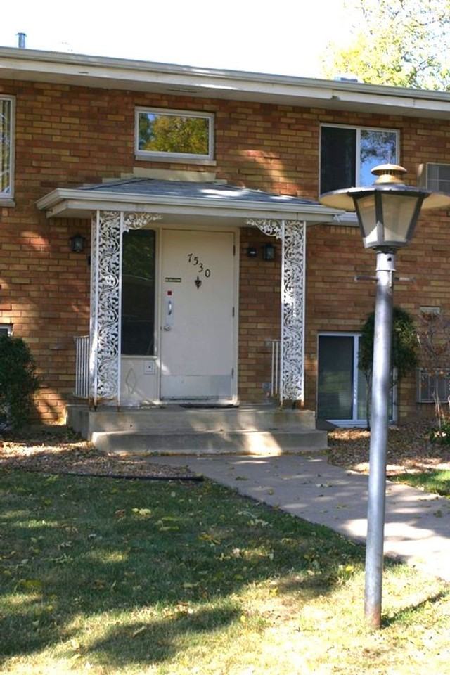 Akins/Oliver Apts - 7530 - Photo 2 of 12