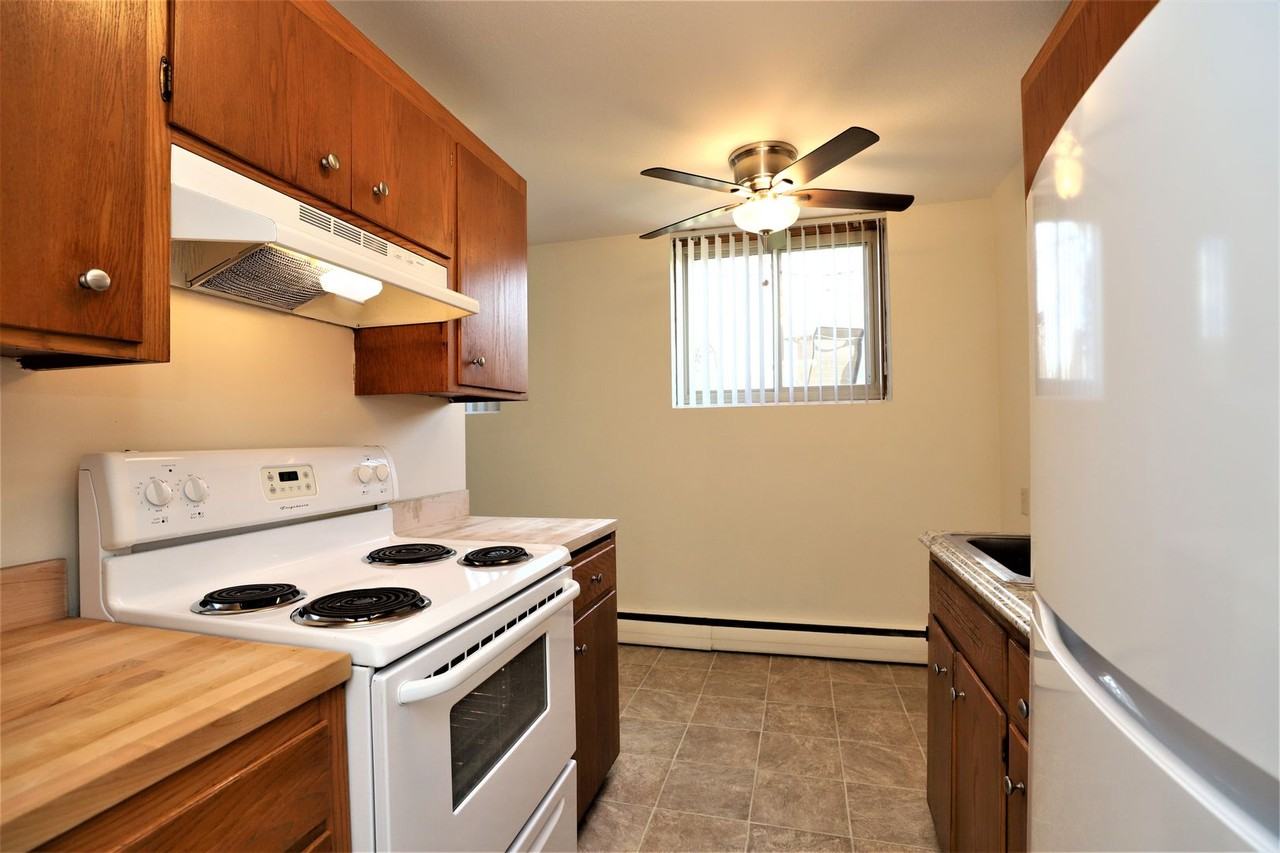 Akins/Oliver Apts - 7530 - Photo 3 of 12