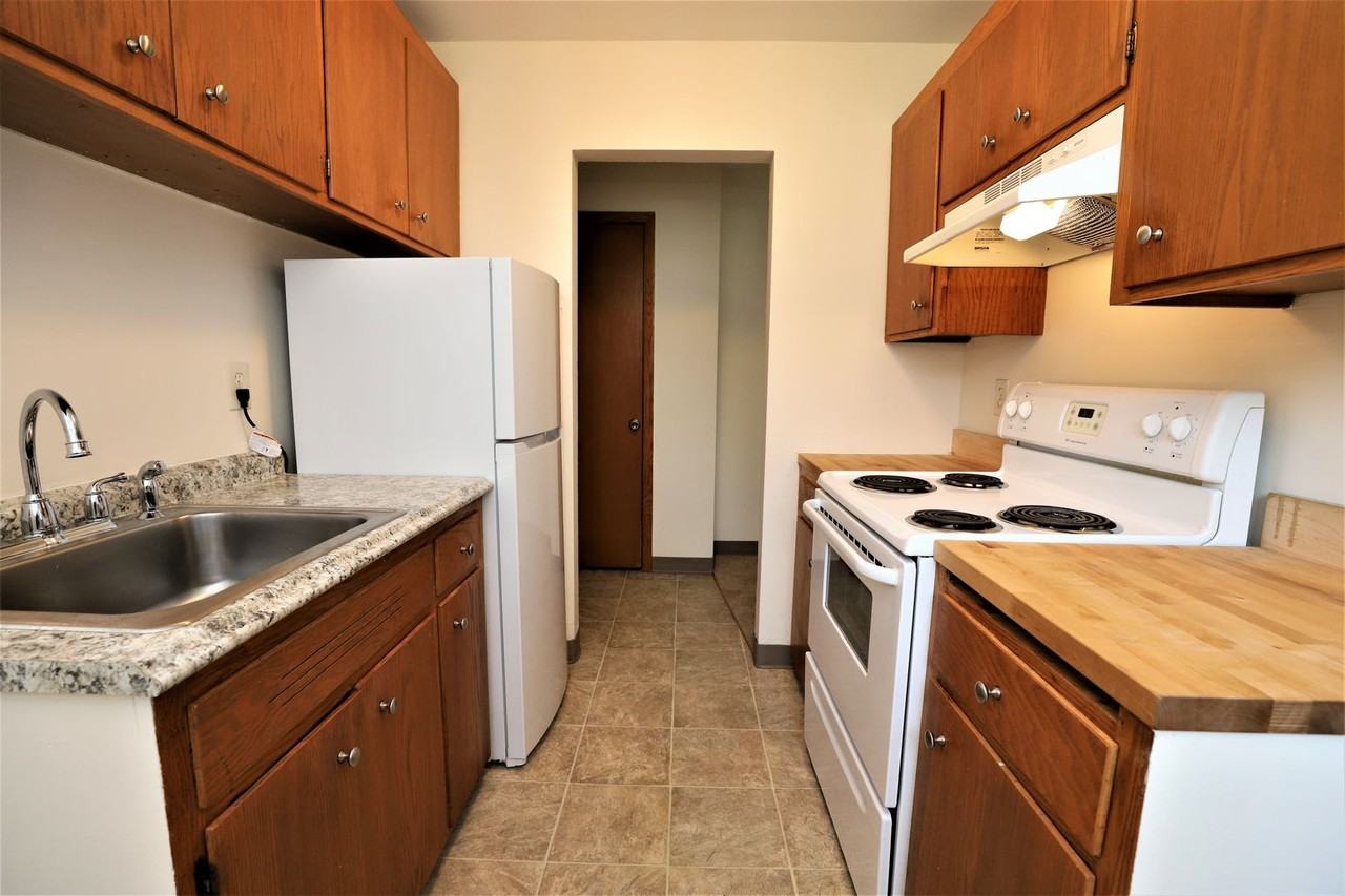 Akins/Oliver Apts - 7530 - Photo 4 of 12