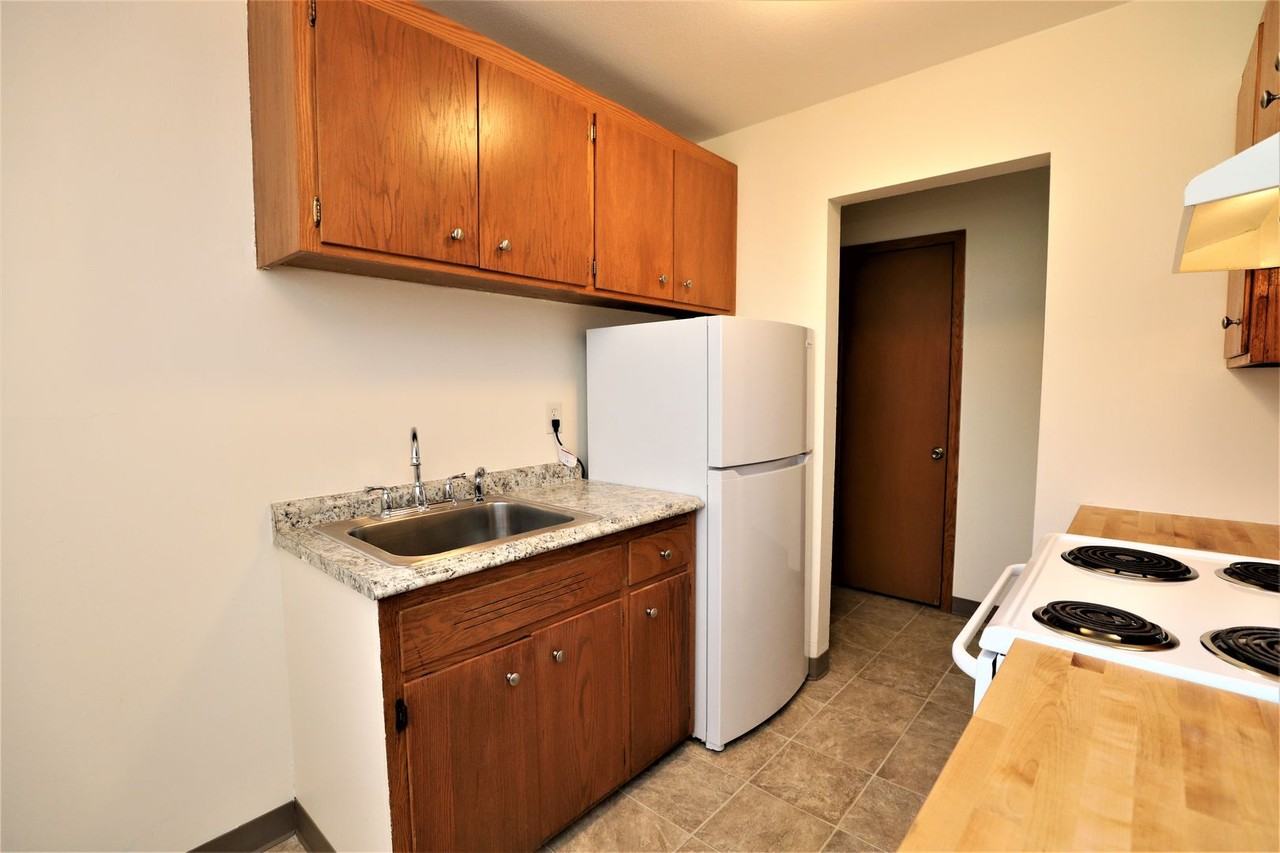 Akins/Oliver Apts - 7530 - Photo 6 of 12