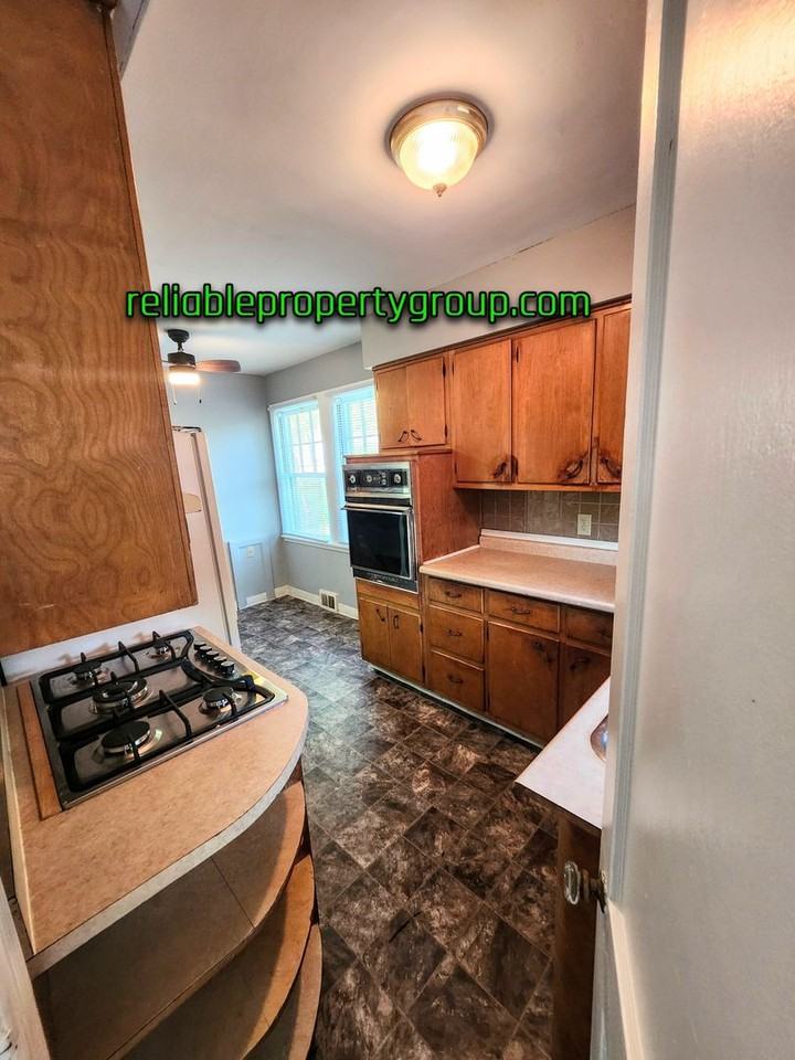 5619 Plaza Dr - Photo 3 of 15