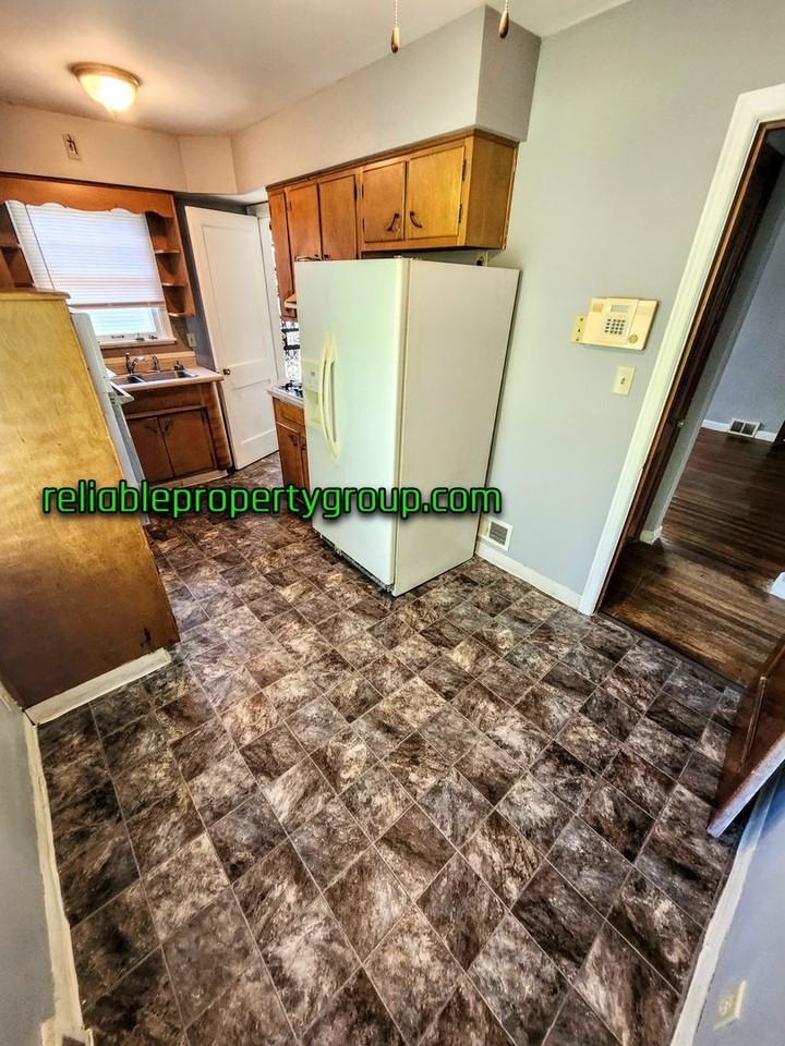 5619 Plaza Dr - Photo 4 of 15