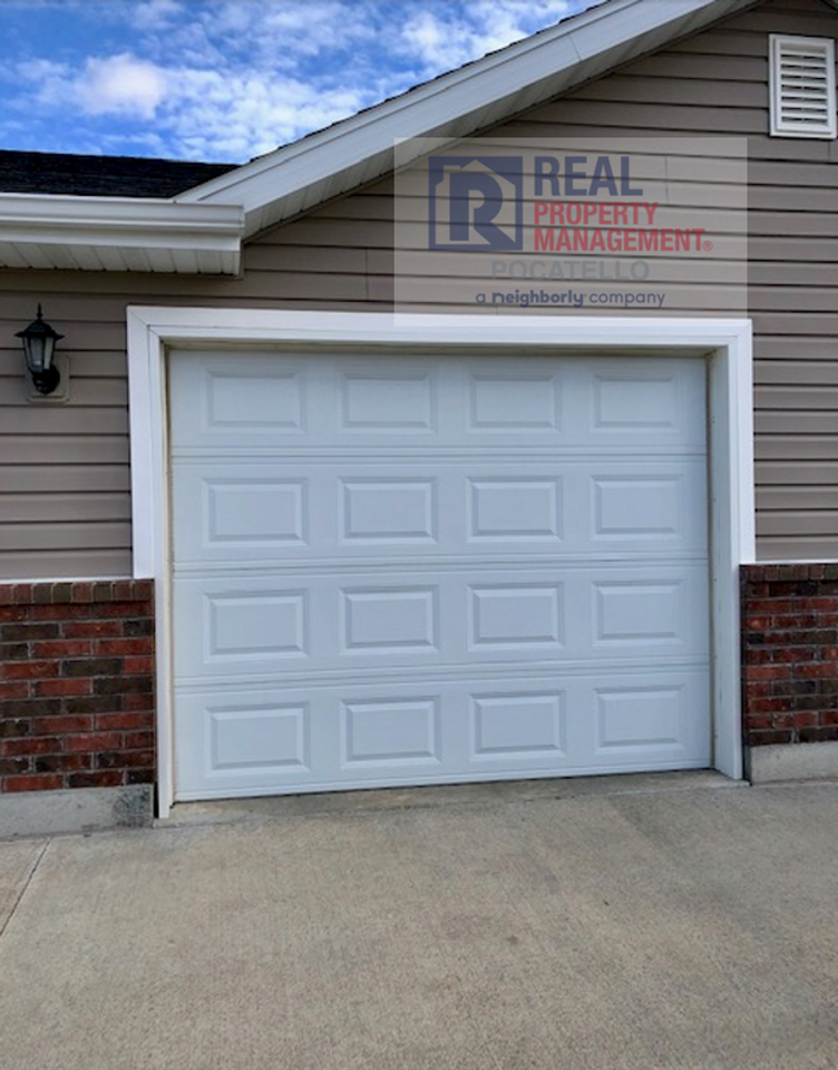 584 Pheasant Ridge Dr Apt D - Photo 2 of 19