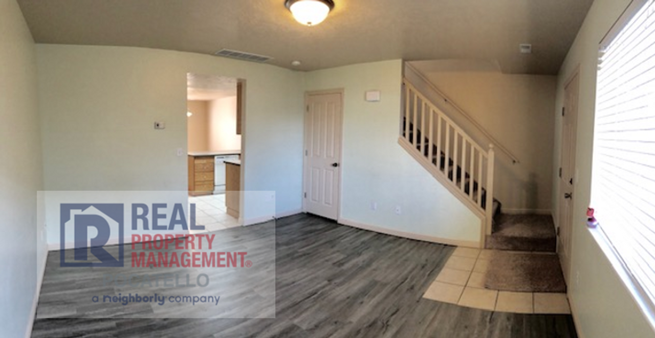 584 Pheasant Ridge Dr Apt D - Photo 4 of 19