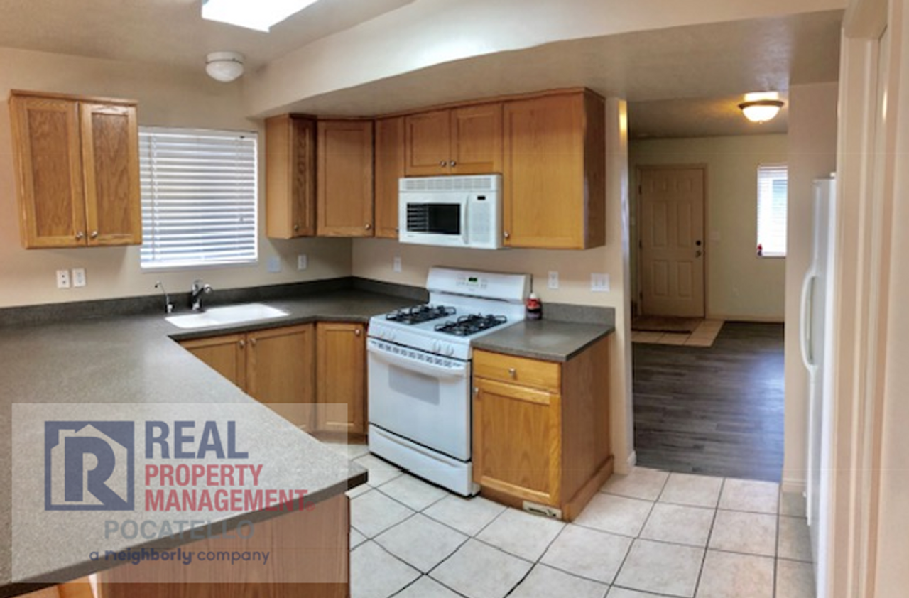 584 Pheasant Ridge Dr Apt D - Photo 5 of 19
