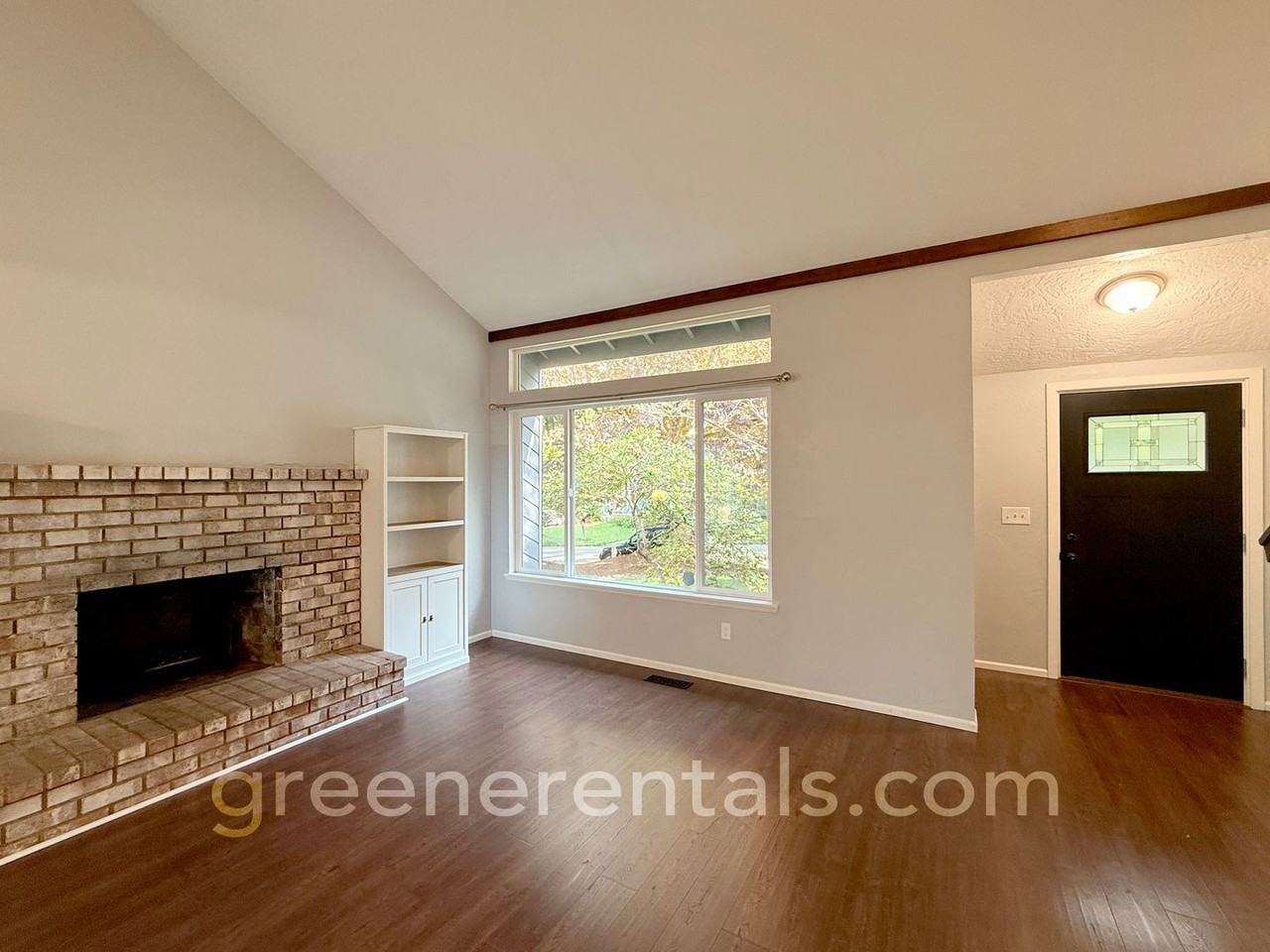 2416 17th Ave Nw - Photo 2 of 33