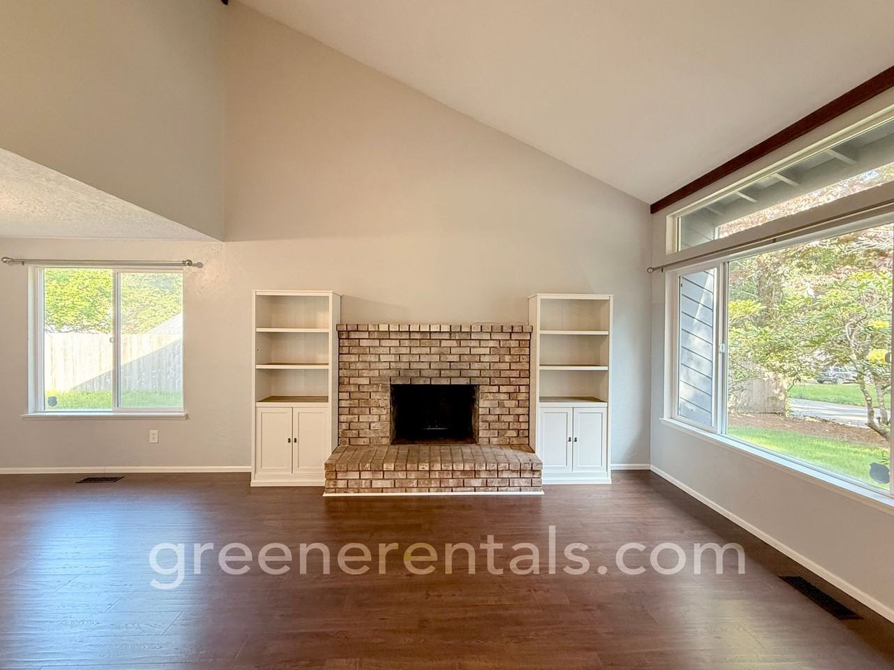 2416 17th Ave Nw - Photo 3 of 33