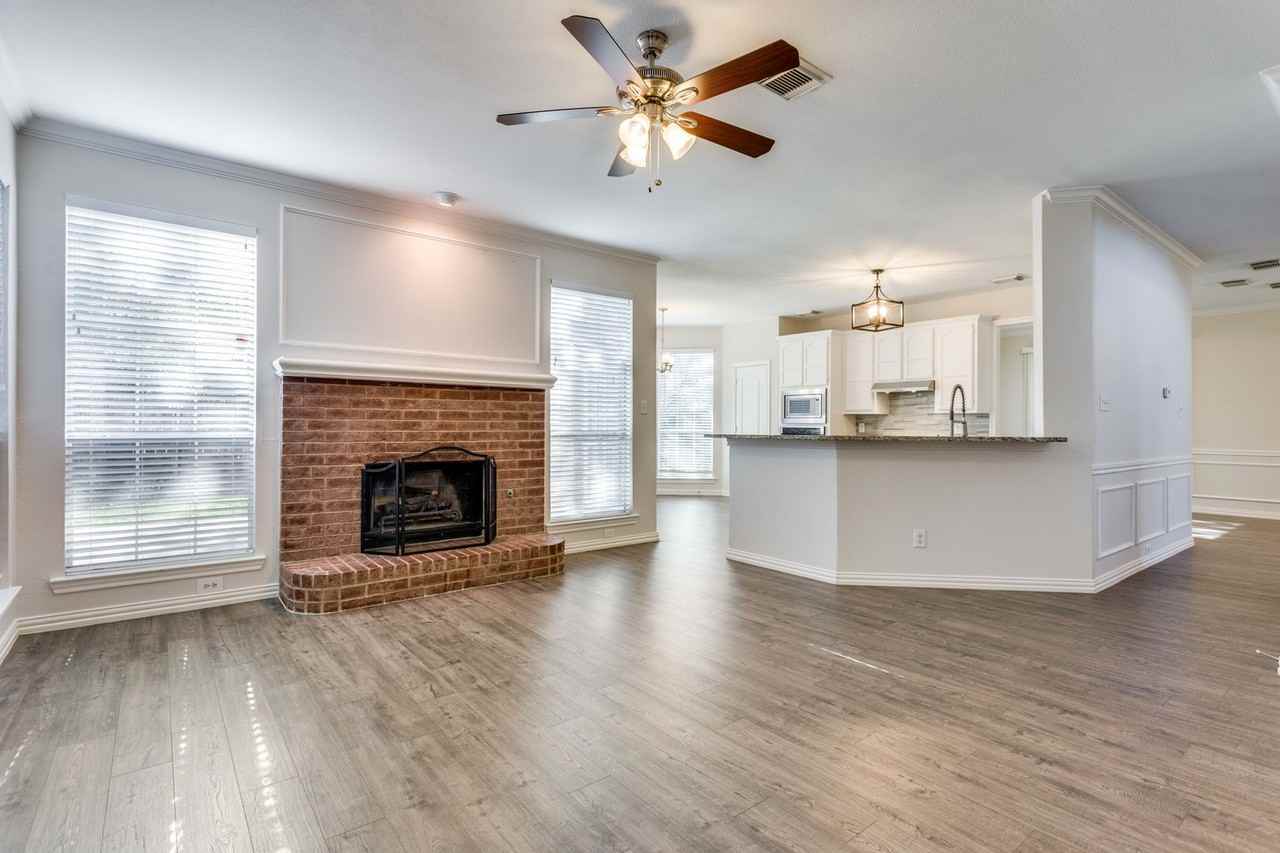 1917 Brook Ln - Photo 3 of 14