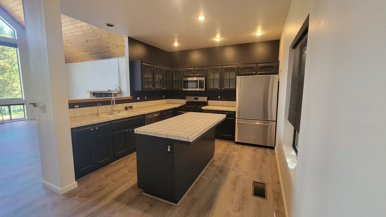 1617 Zion Way - Photo 5 of 21