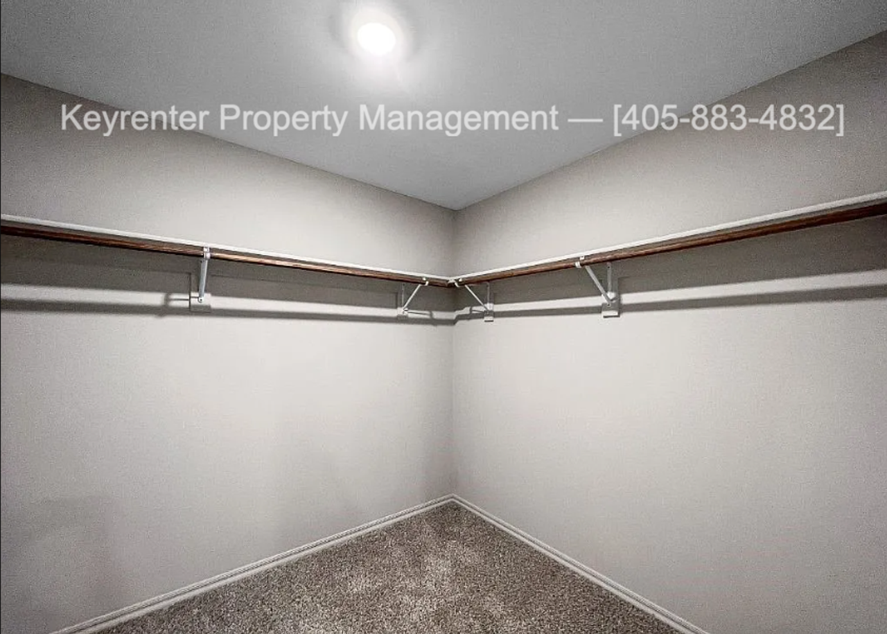 1308 Sunstone St - Photo 4 of 15