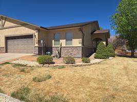 featured image of 729 Skyview Ct #1