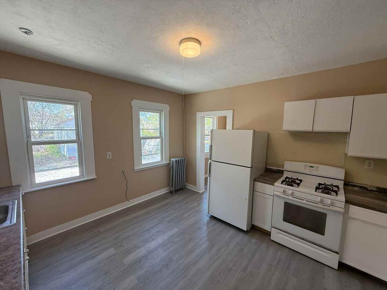 432 Sumner Ave - Photo 2 of 17