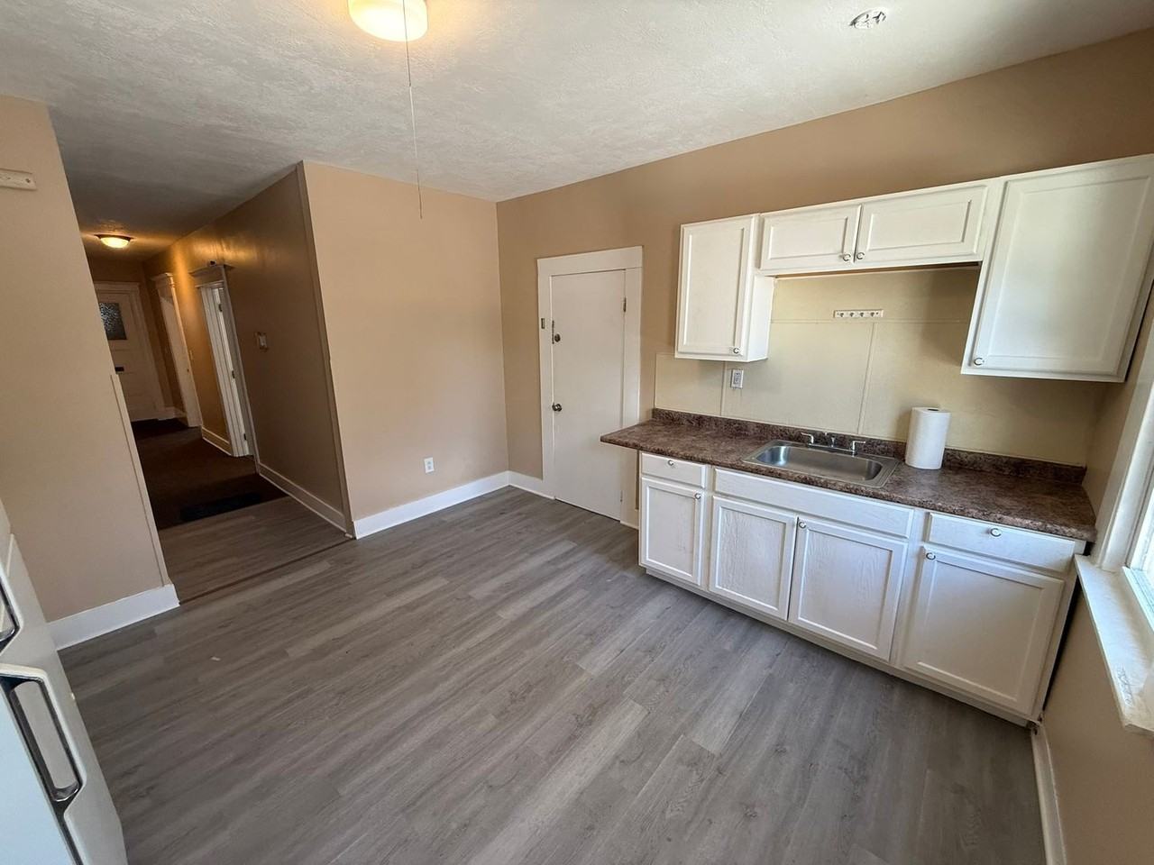 432 Sumner Ave - Photo 4 of 17