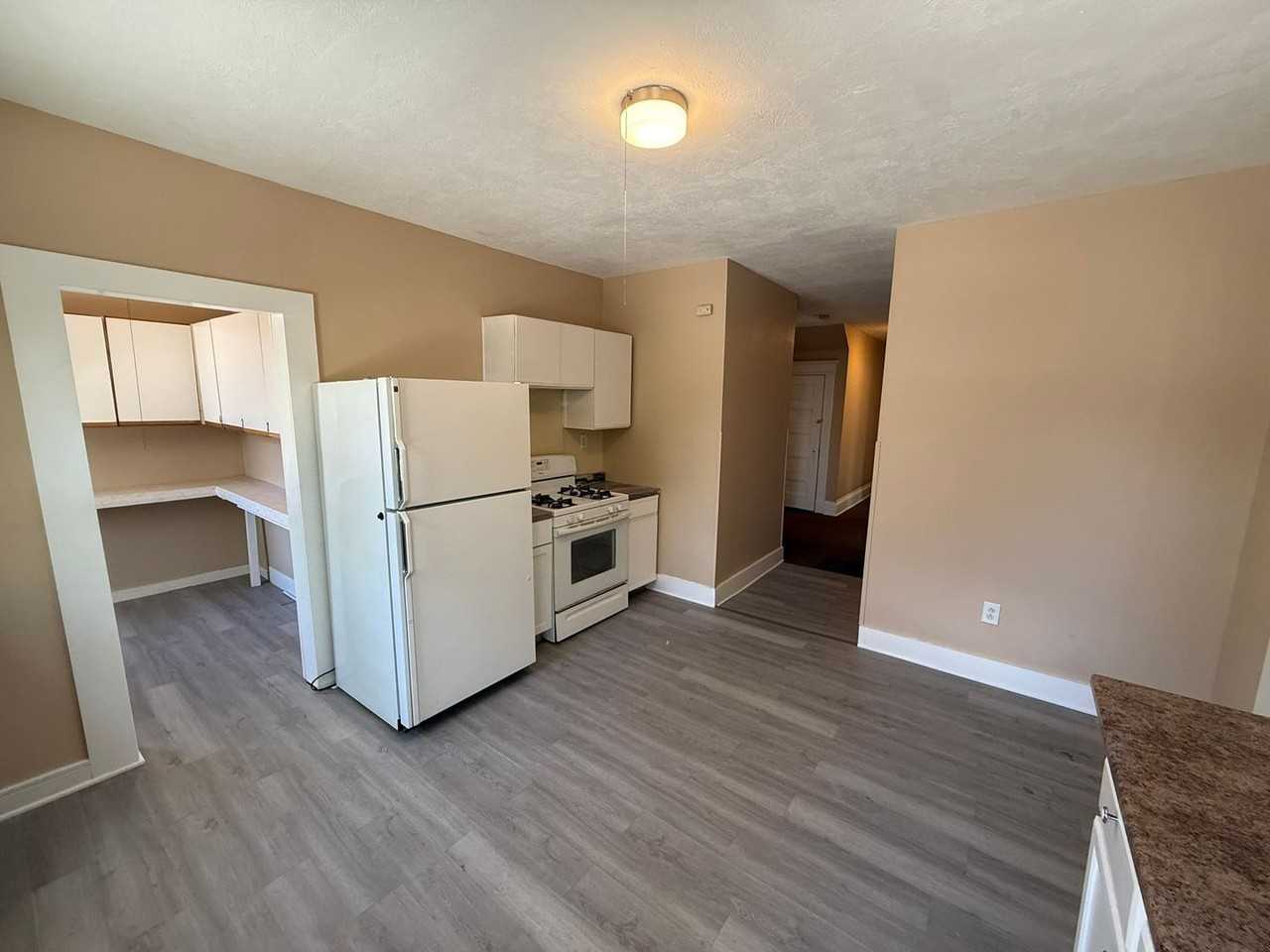 432 Sumner Ave - Photo 5 of 17