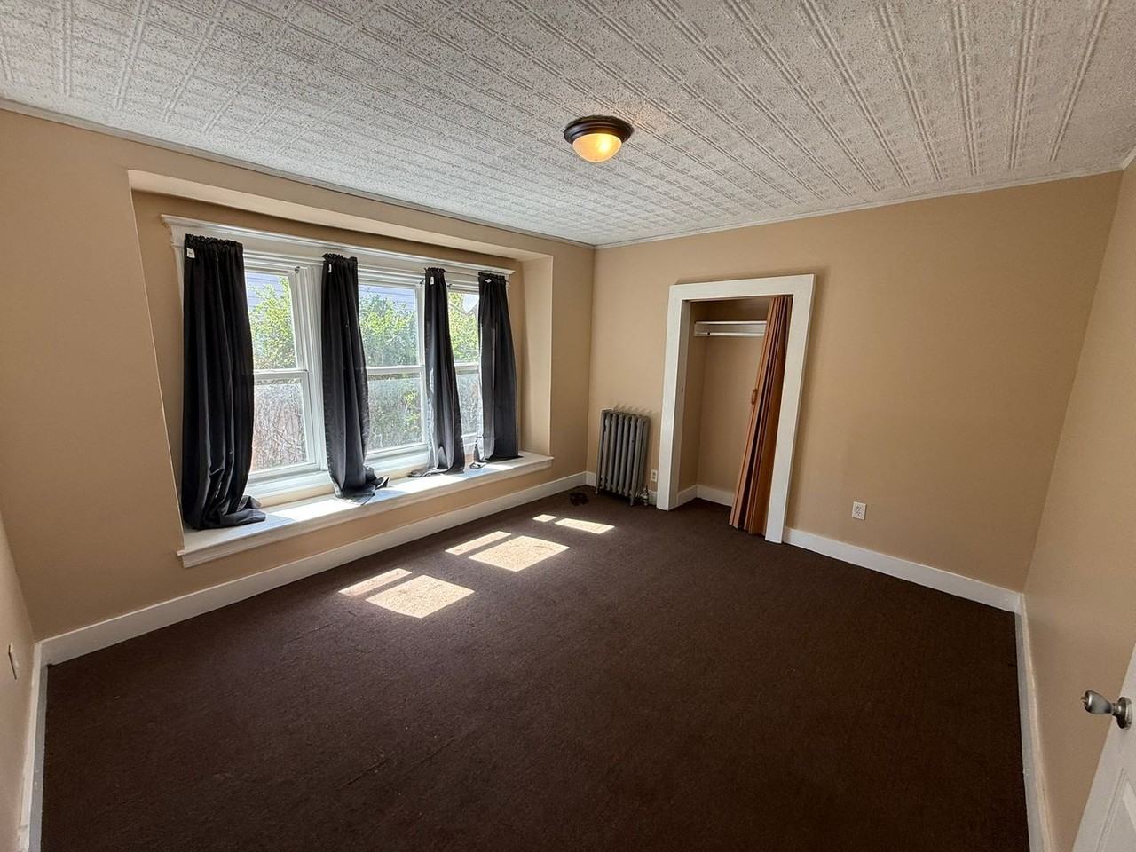 432 Sumner Ave - Photo 6 of 17