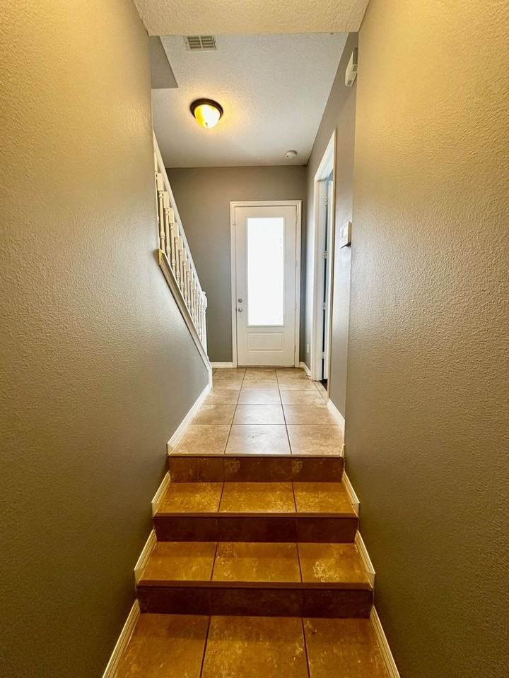 373 Old Farm Ln - Photo 3 of 50