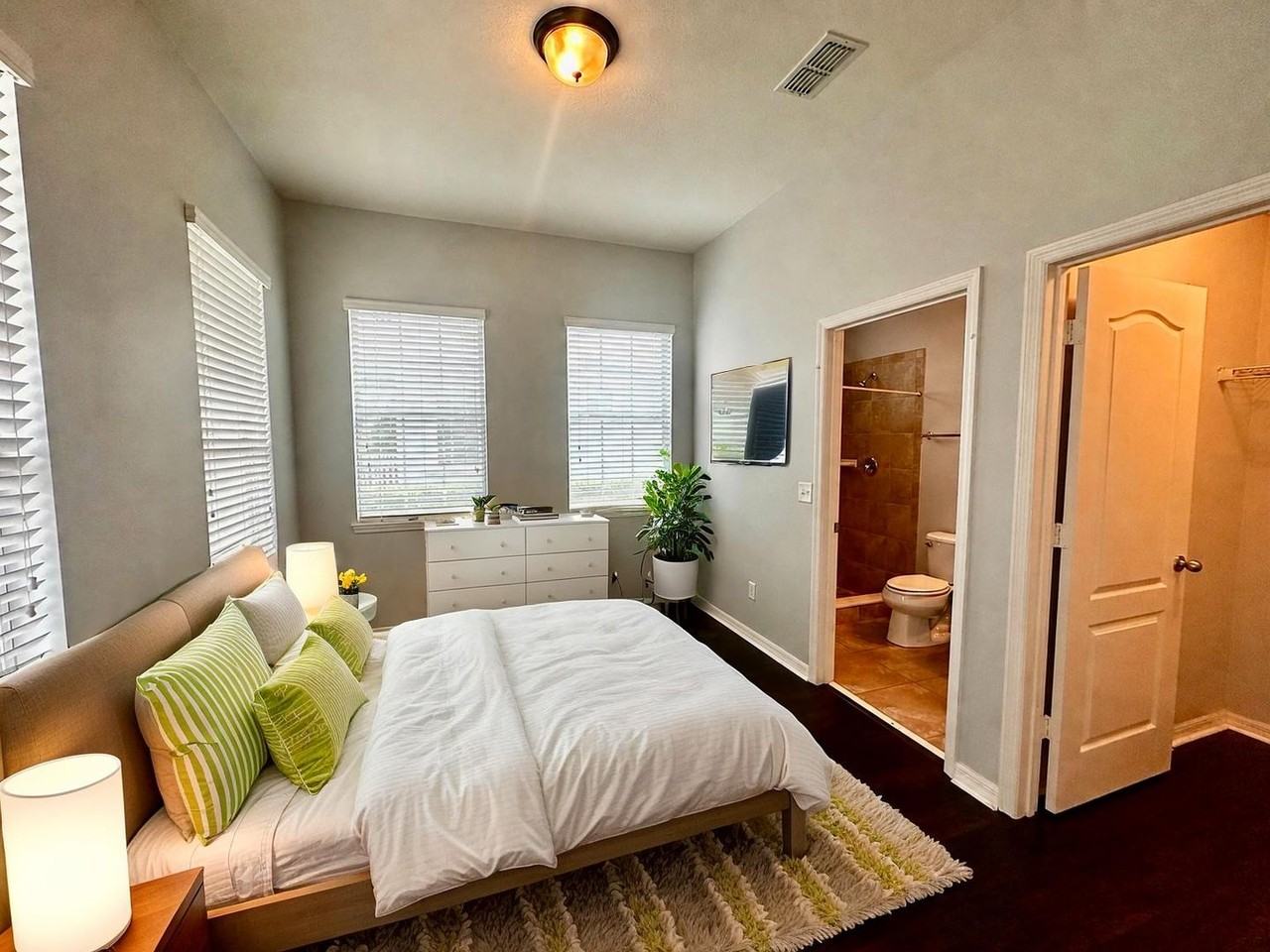 373 Old Farm Ln - Photo 4 of 50
