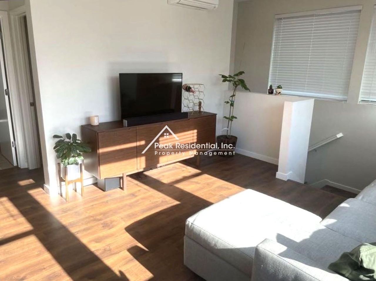 334 1st Ave - Photo 4 of 12