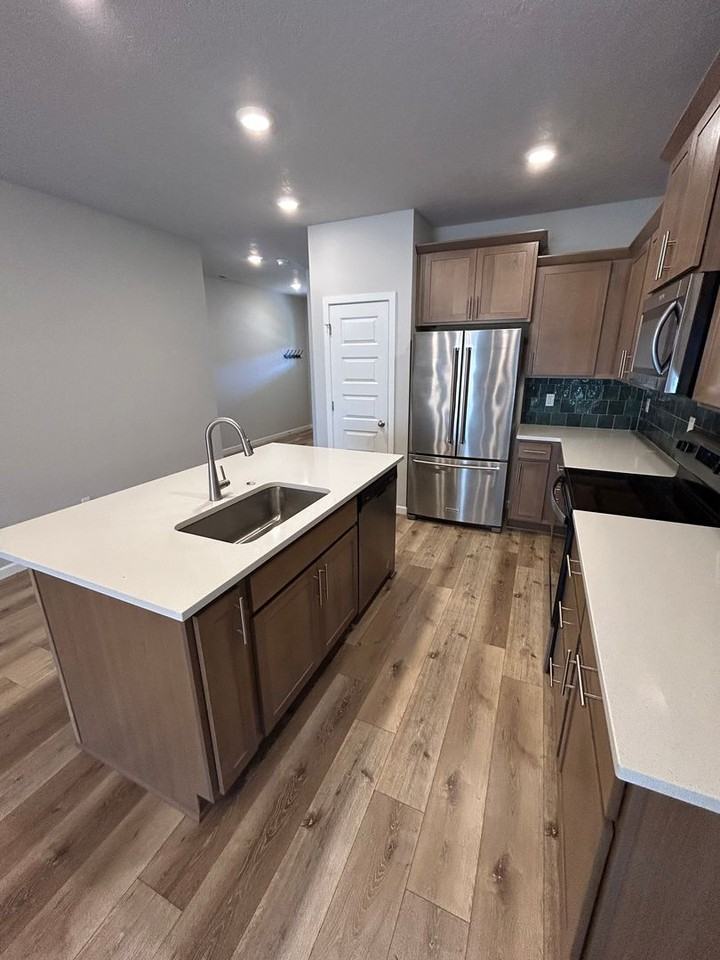 778 E Wilson St - Photo 3 of 16