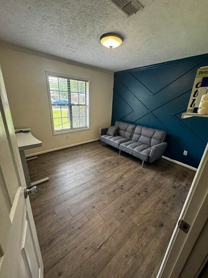 107 Friar Tuck Cir - Photo 2 of 19