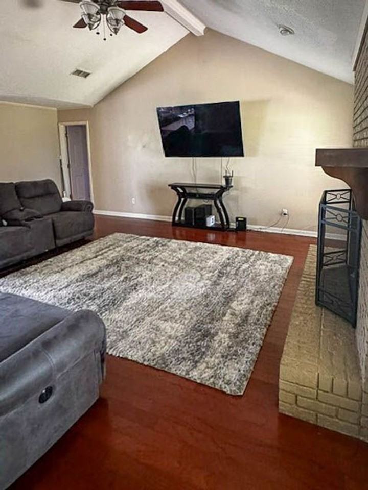 107 Friar Tuck Cir - Photo 3 of 19