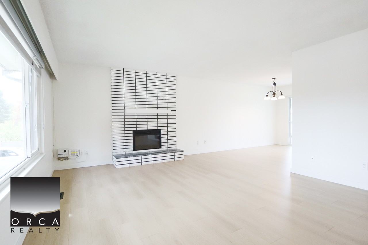 7411 Thormanby Cres - Photo 2 of 24