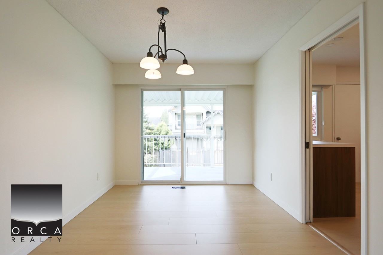 7411 Thormanby Cres - Photo 6 of 24