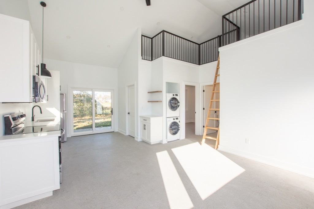 6151 Churchill St - Photo 3 of 21