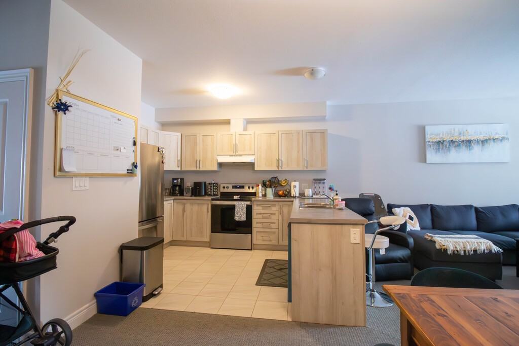 441 Viking St - Photo 2 of 20