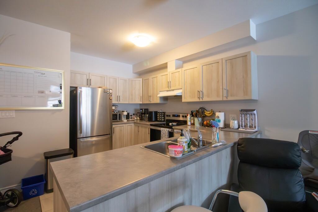 441 Viking St - Photo 3 of 20