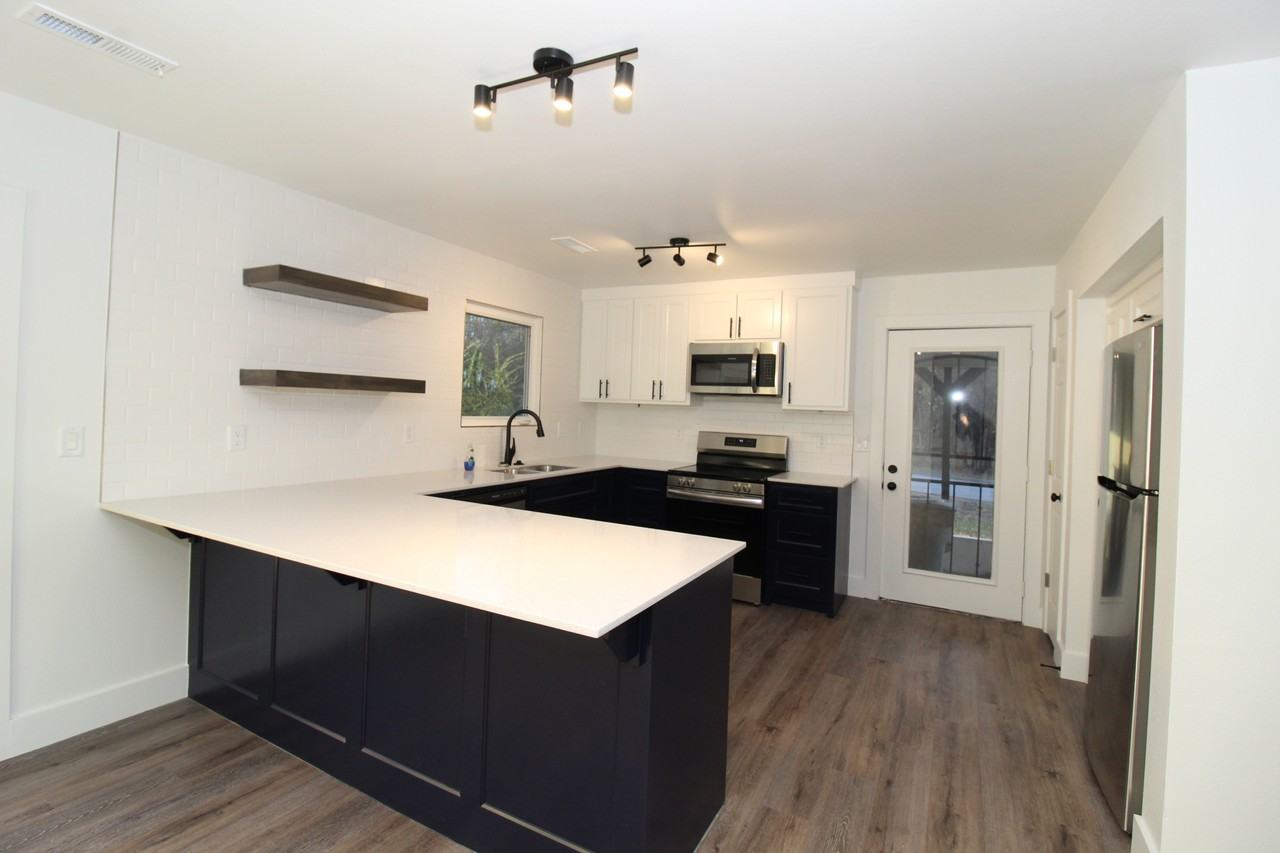 50 E 7th St #1 - Photo 4 of 33