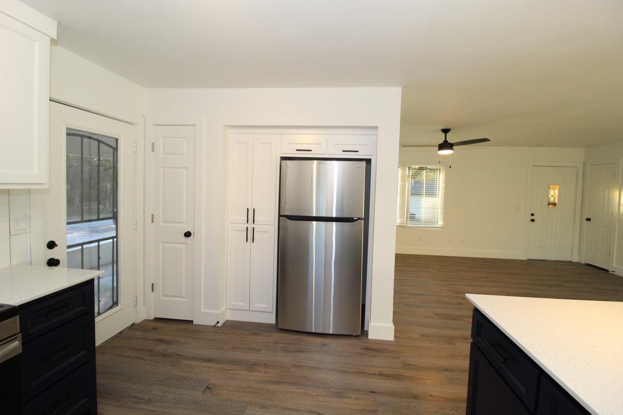 50 E 7th St #1 - Photo 7 of 33