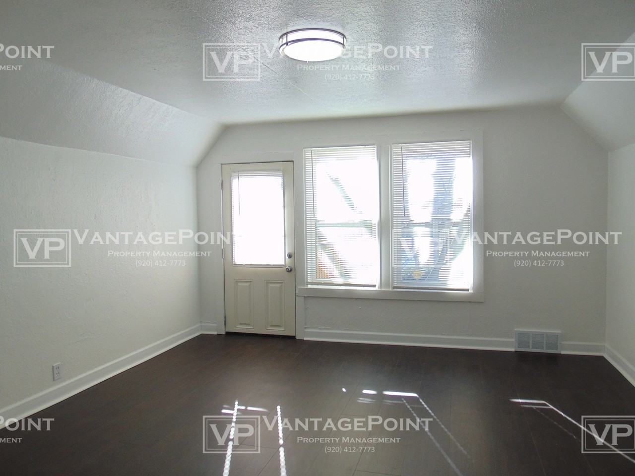 1139 1/2 E Walnut St - Photo 5 of 12
